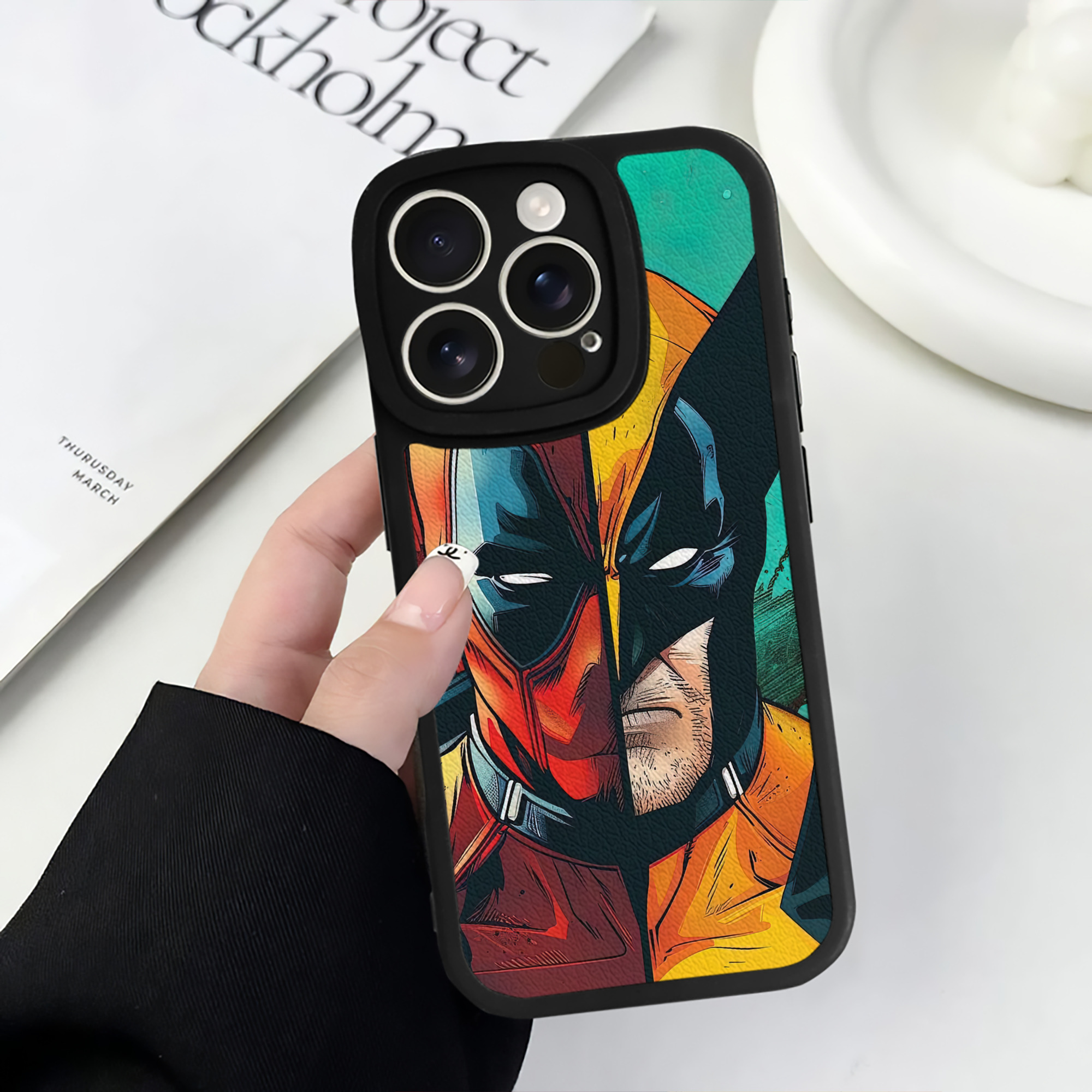 （画像用） Deadpool デッドプール 【iPhone 16シリーズ対応】シリコンスマホケース（レザー調） 材質：シリコン